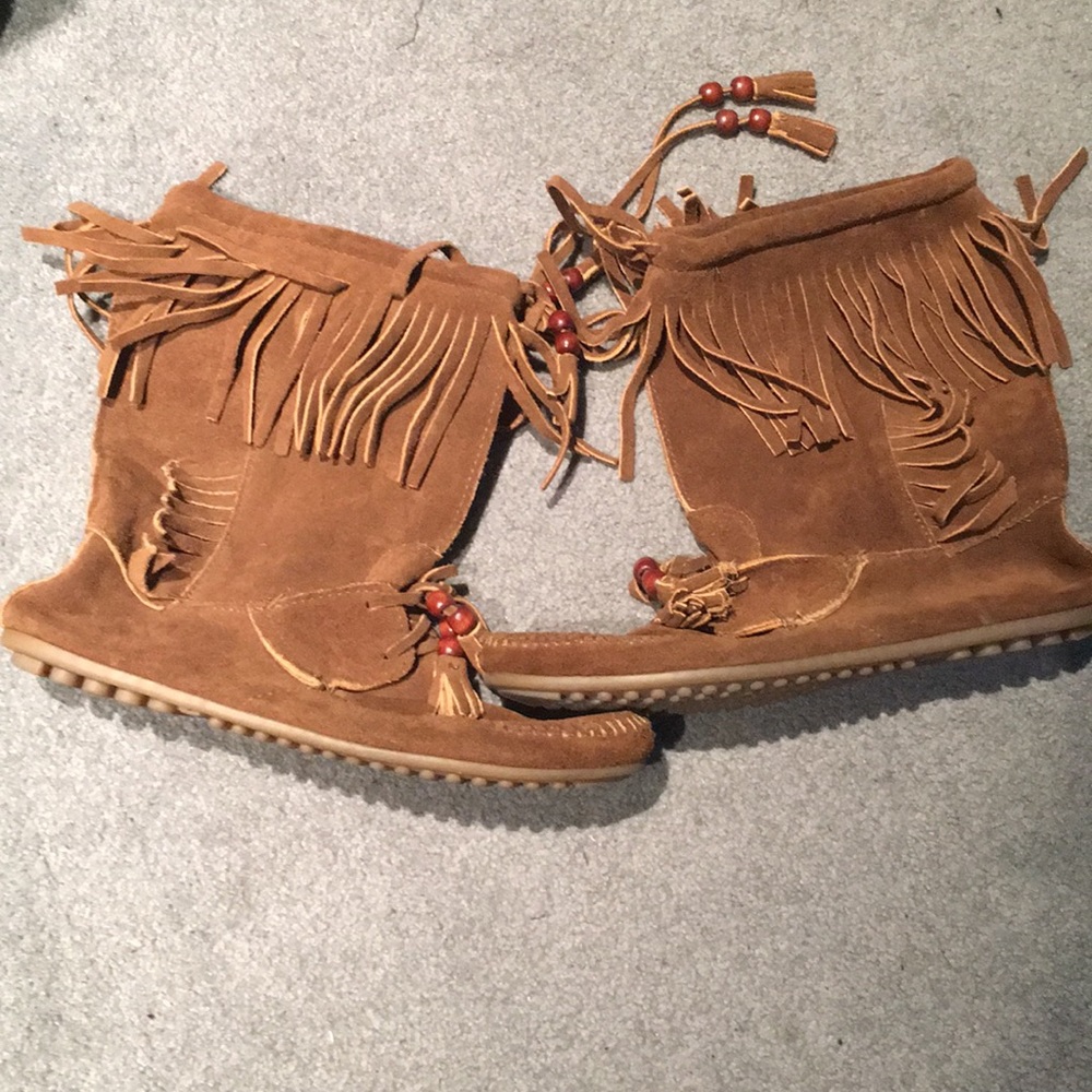 Minnetonka fringe moccasin boot